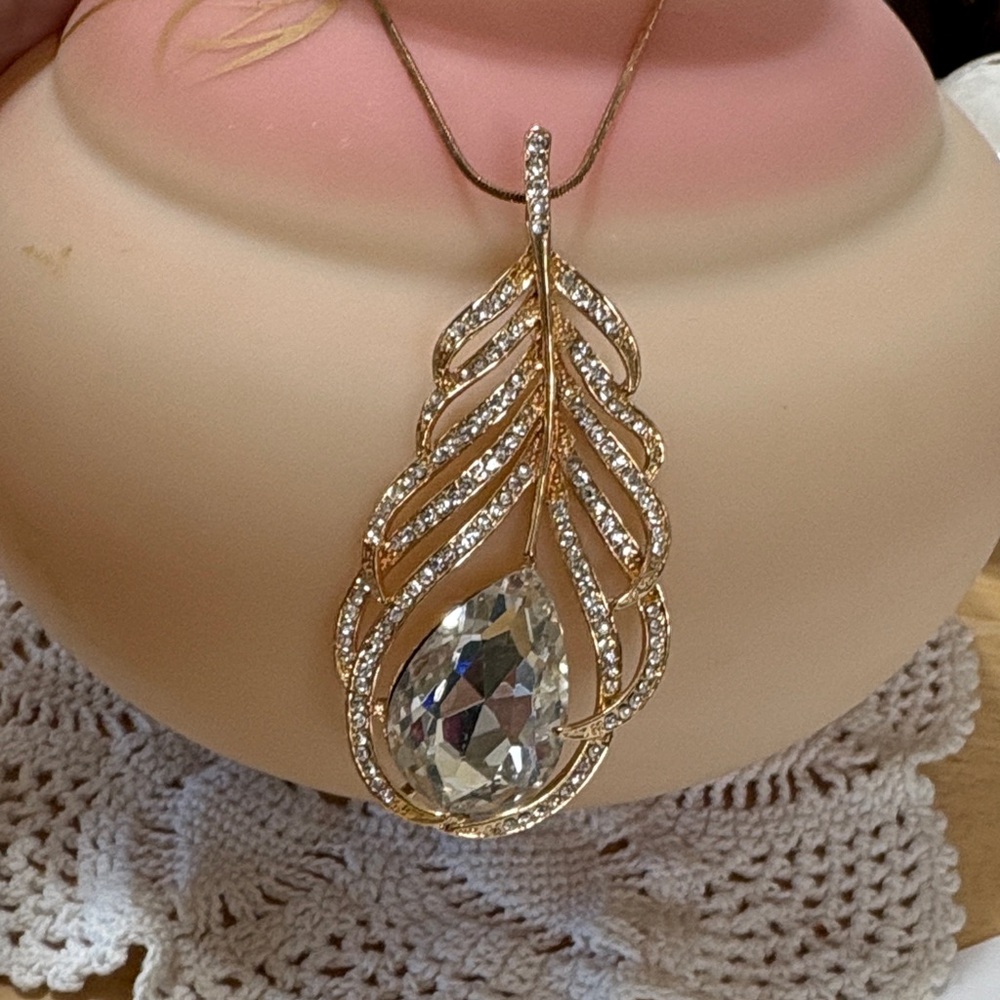 N182 Elegant Gold Crystal Feather Pendant